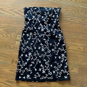 Black and White Strapless Embroidered Floral Lined Zip up Old Navy Dress Size 6